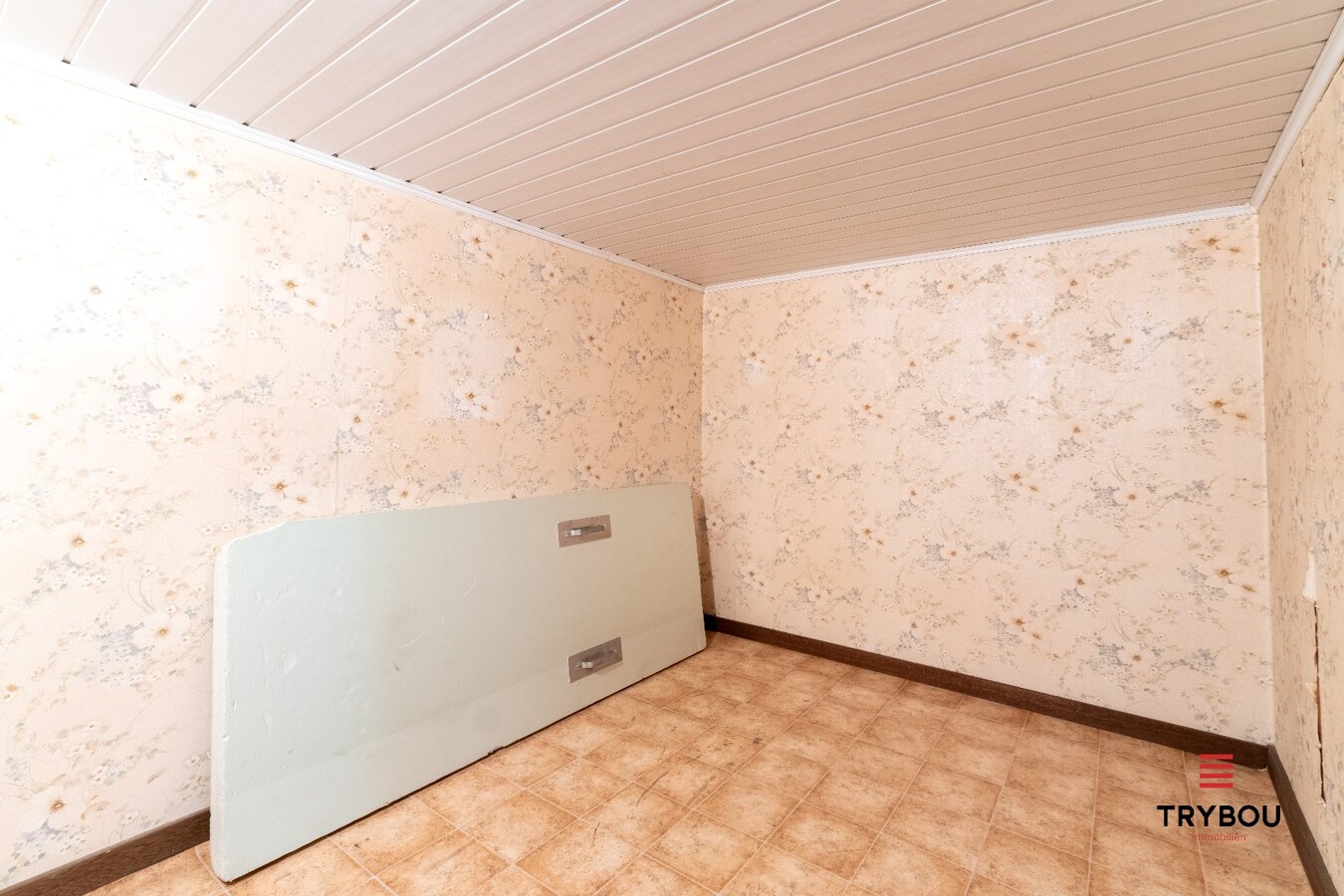 Te koop ; groot perceel, 1126 vierkante meter, met woning te Houthulst 