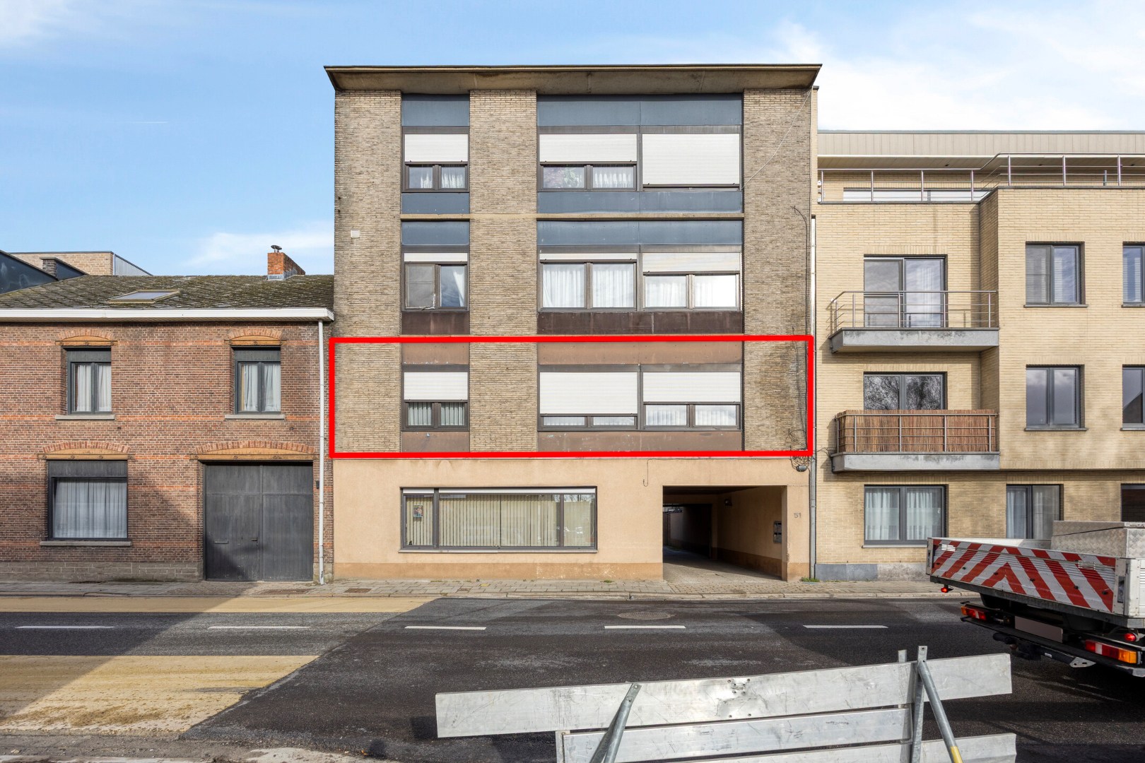 Instapklaar appartement met 3 slpk. en garage nabij centrum Mol 