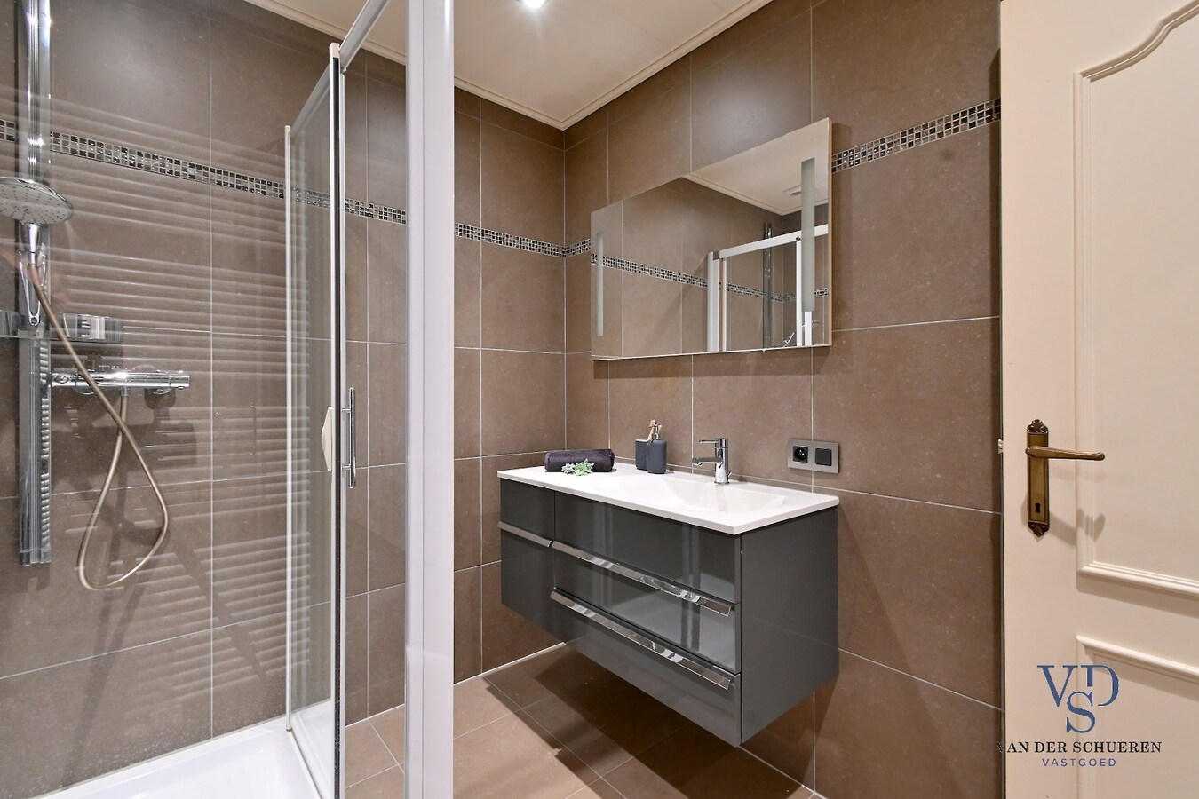 Tijdloze villa (alles op gelijkvloers). 