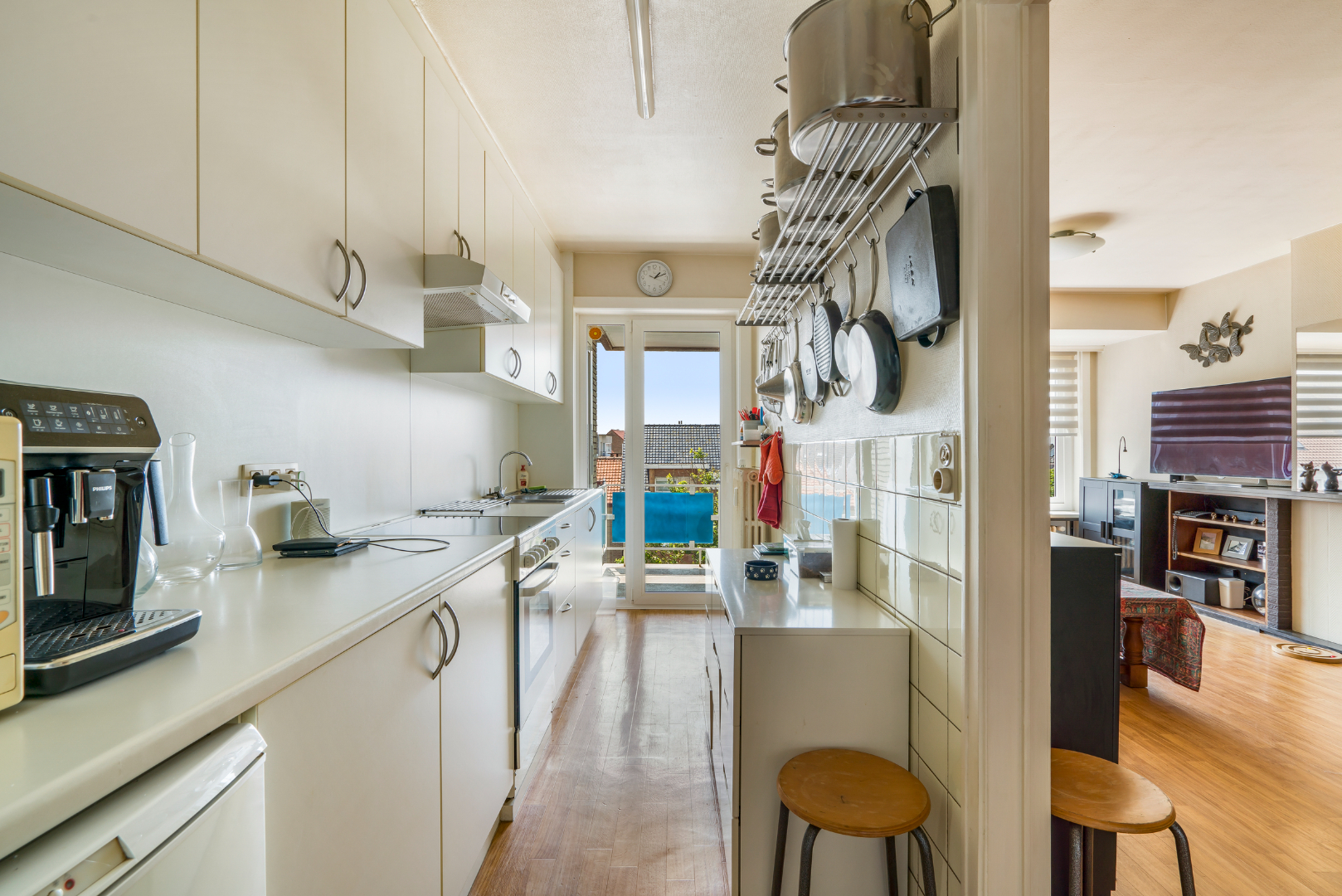 OPBRENGSTEIGENDOM MET 7 APPARTEMENTEN EN 7 GARAGEBOXEN 