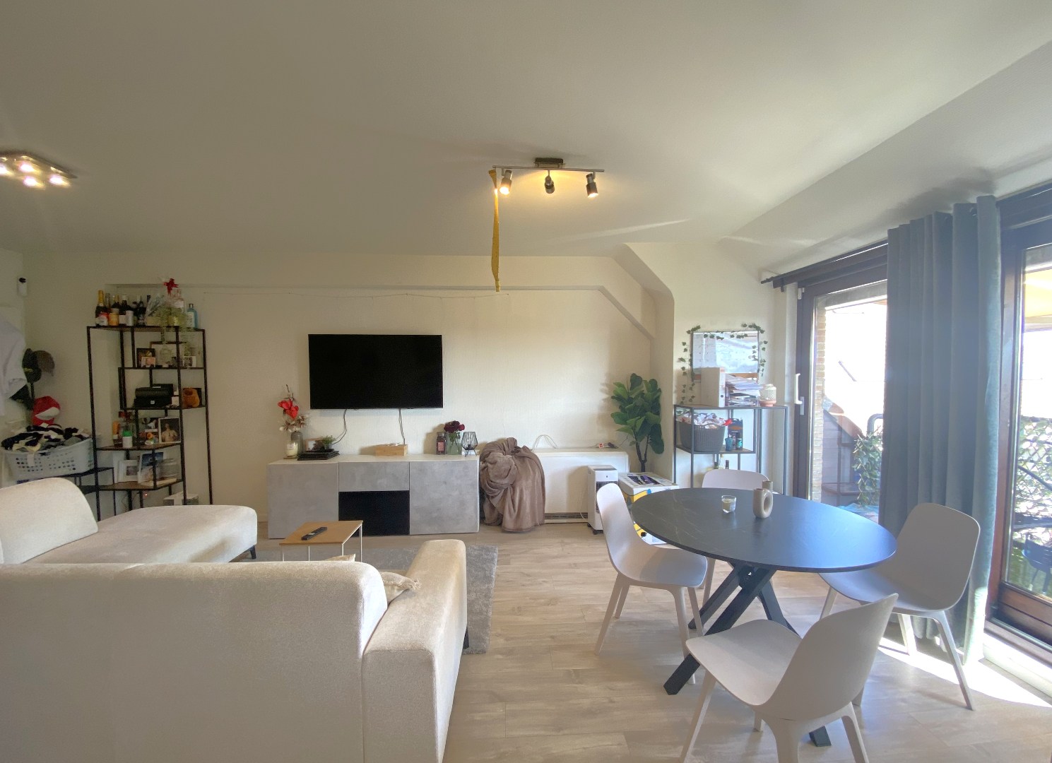 Centraal gelegen instapklaar duplex appartement met garage en terras! 