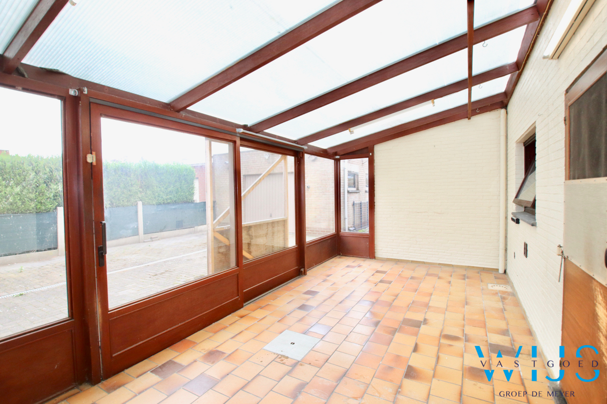 Op te frissen/te renoveren gezinswoning op TOPlocatie te ERTVELDE! 