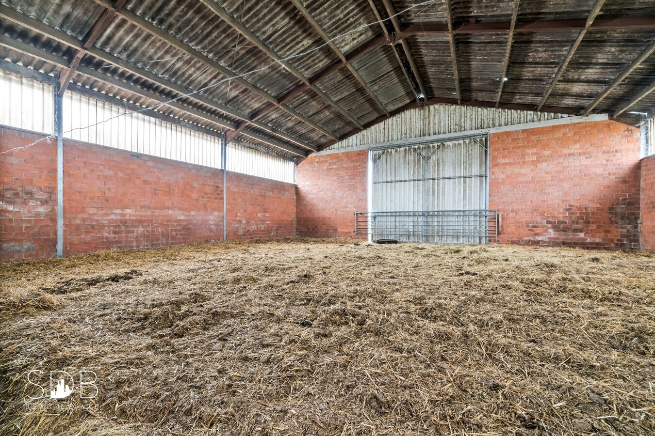 Hedendaagse woning inclusief paardenaccommodatie en graslanden op 4,22ha 
