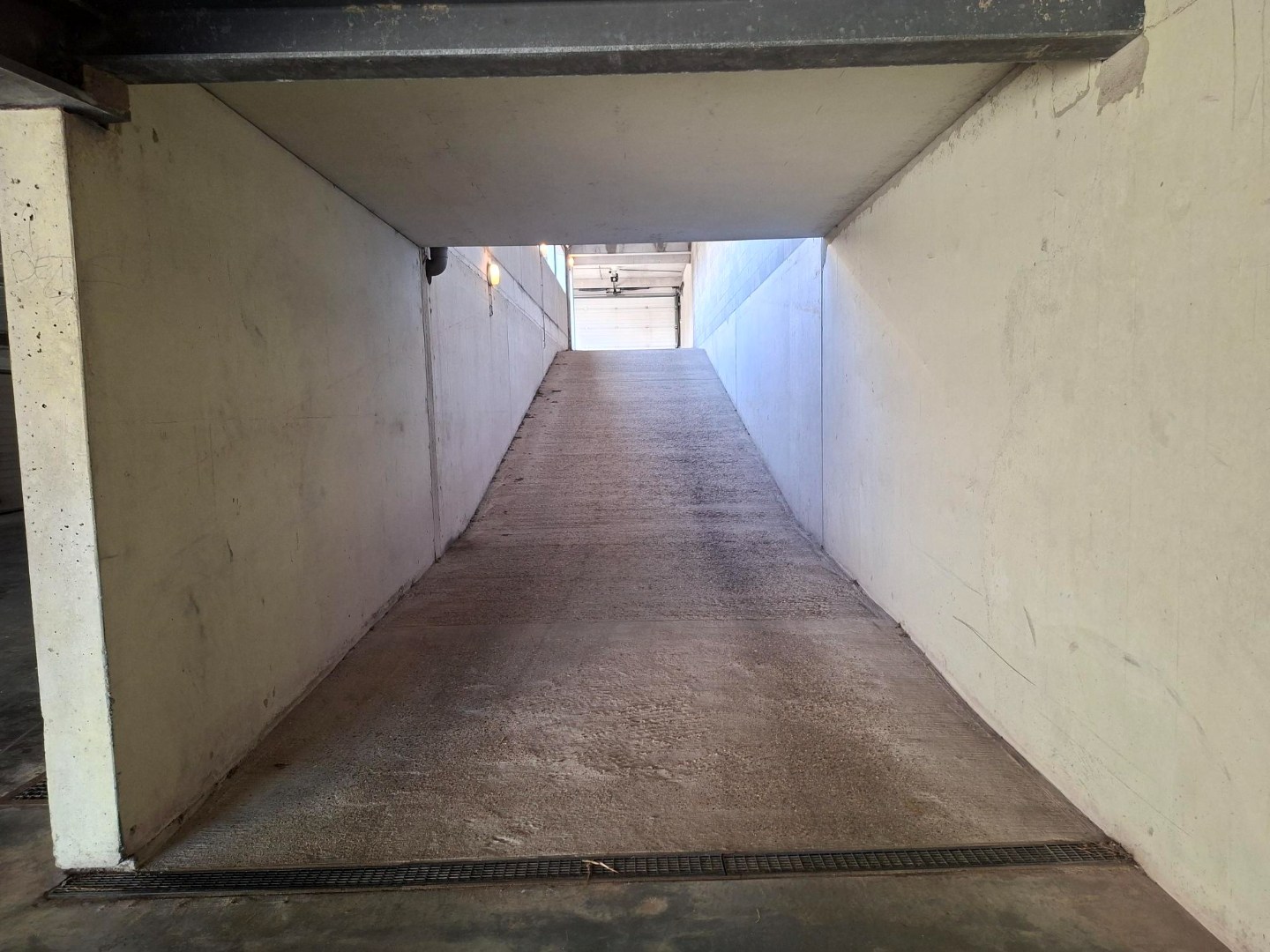 Ruime garagebox op wandelafstand van het strand – Zeebrugge 