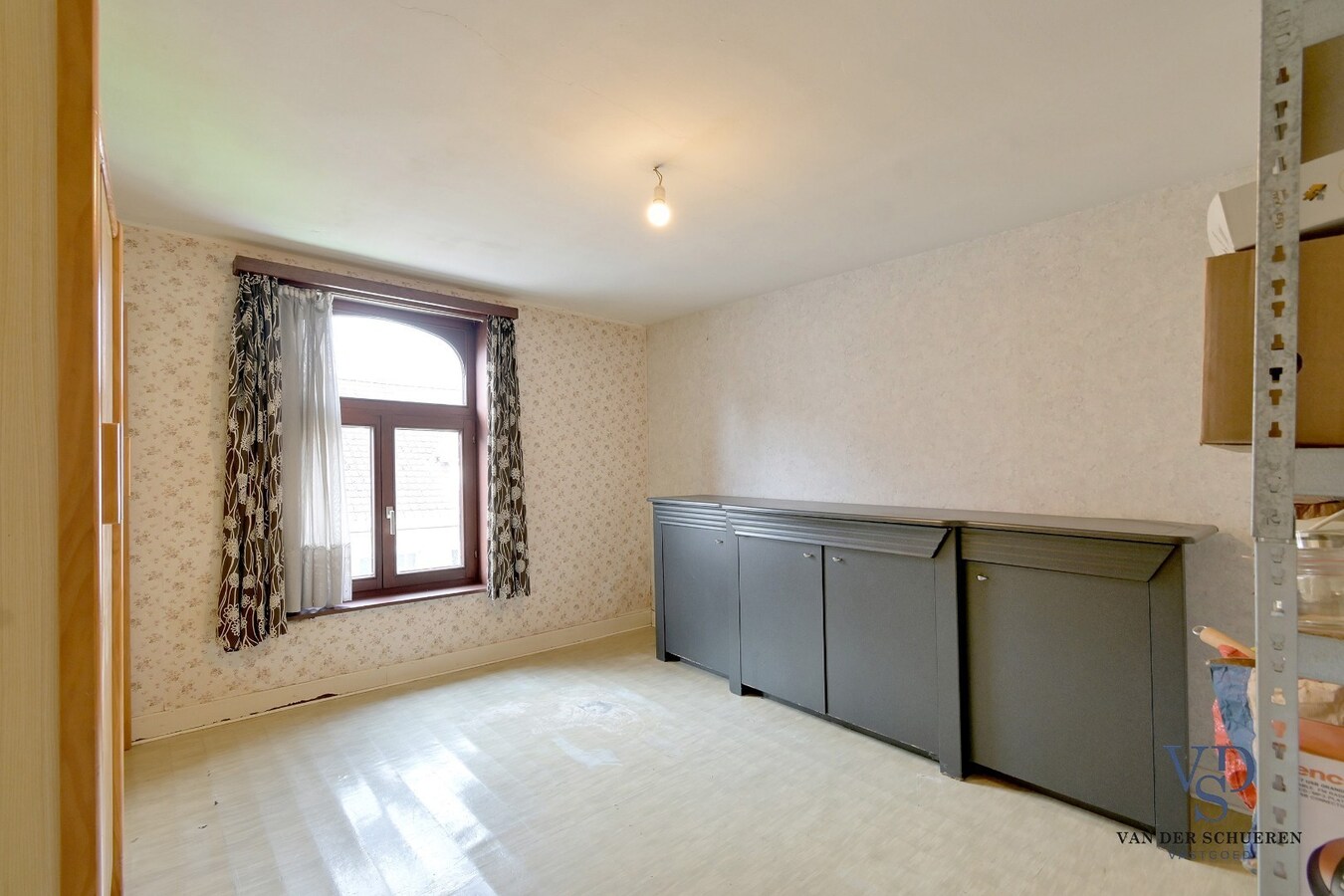 Ruime woning met opslagruimte 