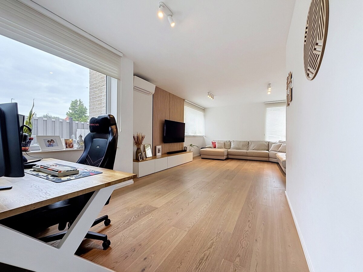 Recente, tiptop afgewerkte HOB op goede ligging te Erembodegem 