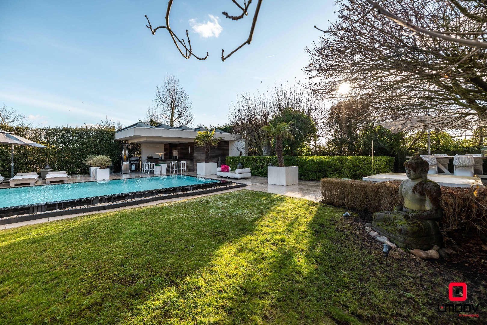 Exclusieve villa met infinity pool en resortgevoel op topligging in Mariakerke 