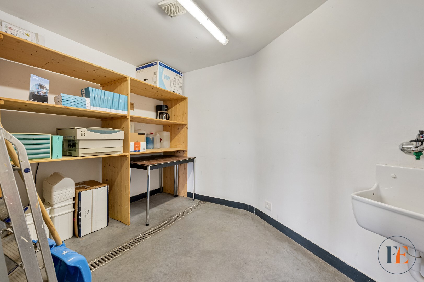 Moderne commerciële ruimte met topzichtbaarheid aan de Coupure 