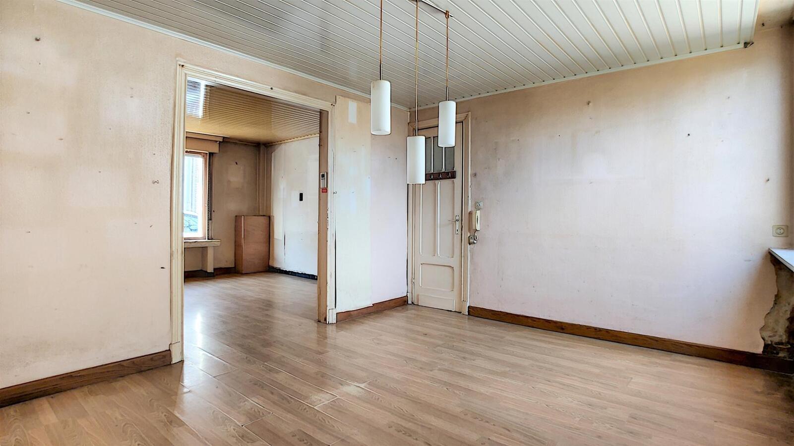 Volledig te renoveren woning met aangename tuin - Heist 