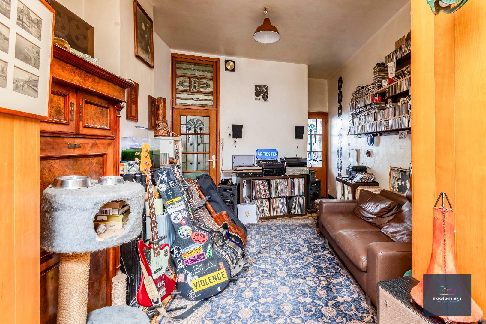 Woning met 3 slaapkamers en verrassende tuin met bijgebouwen 