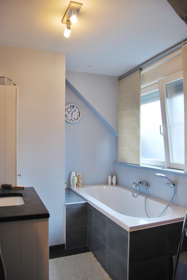 Instapklare woning met 2 stallen op ca.4000m² te Lebbeke 