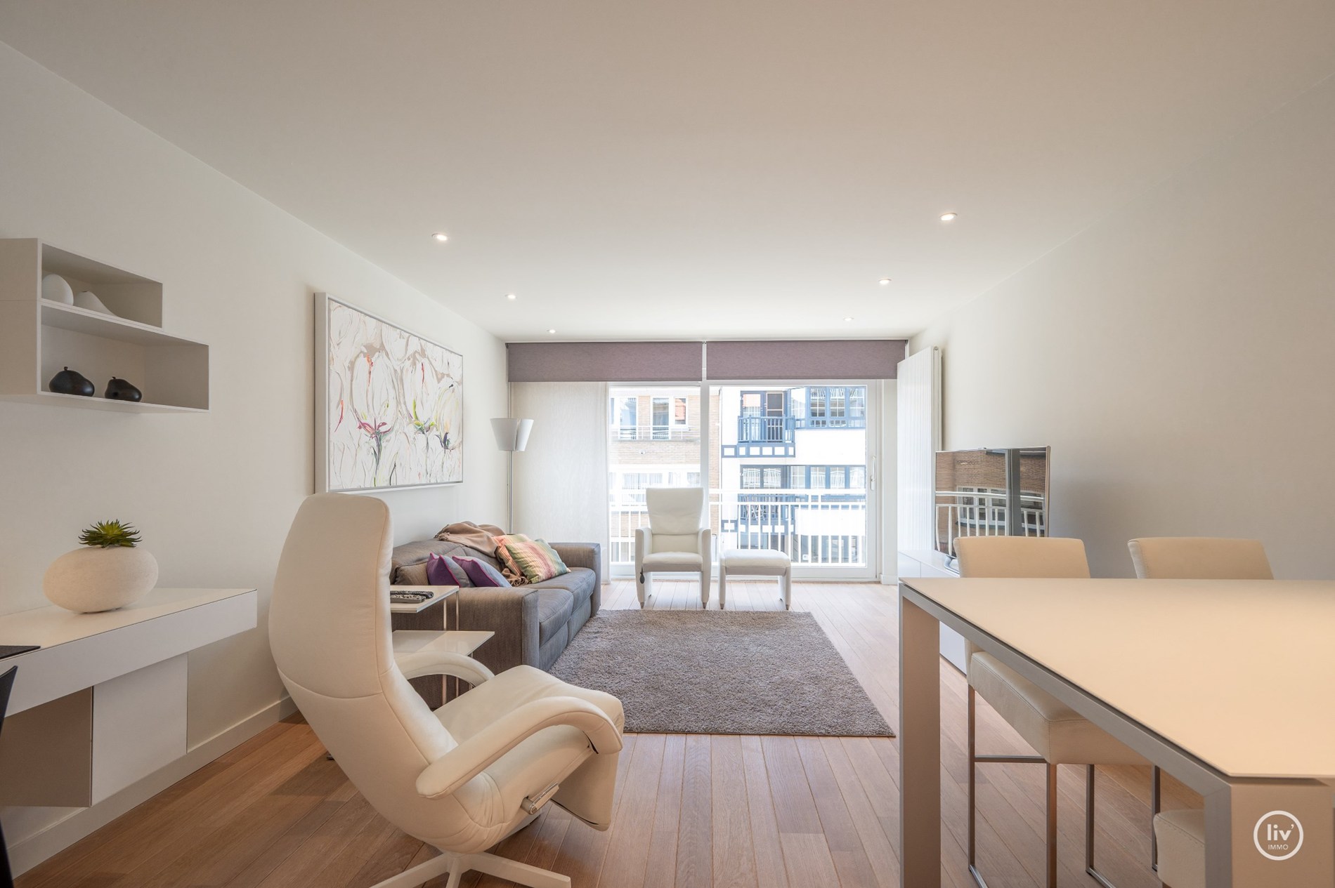 Bel appartement avec une grande terrasse ensoleillée situé dans une rue calme de l'avenue Dumortier. 