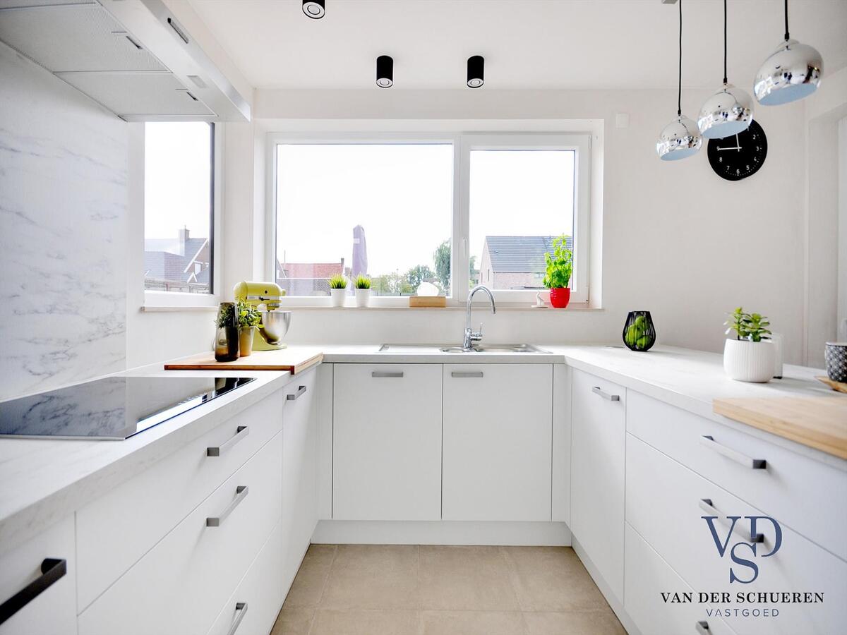 NIEUWBOUW MET HOOGWAARDIGE AFWERKING !  (verkoop met registratie !) TOPPER !! 