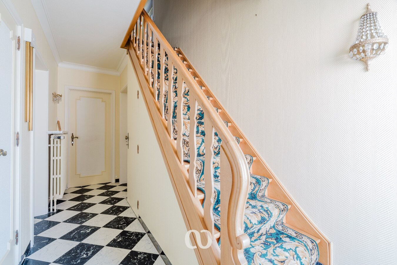 Stevige gezinswoning met tuin en volledige kelder in Lozer 