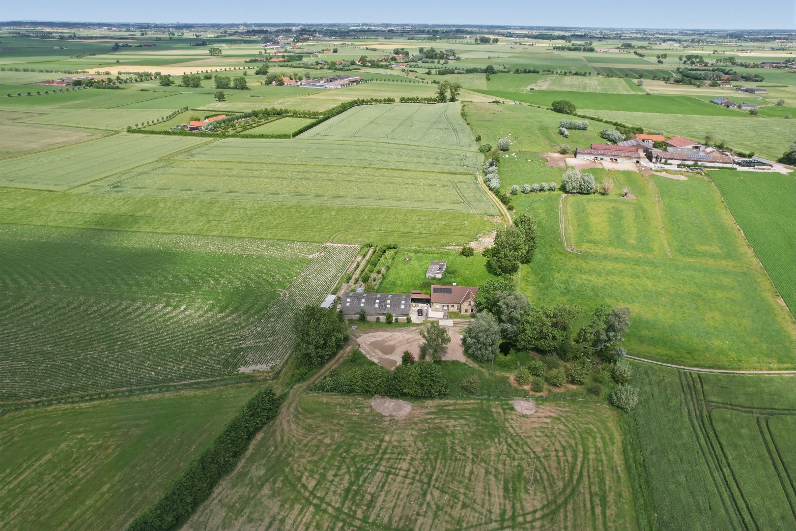 Recente open bebouwing (2019) op een perceel van maar liefst 44.888 m² 