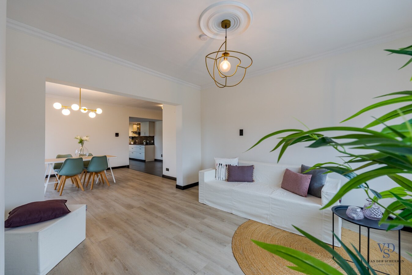 Ruime, deels gerenoveerde Half Open Bebouwing 