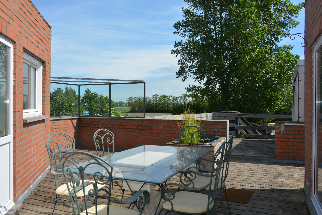 Unieke vastgoedaanbieding aan op- en afrit E40 Jabbeke 