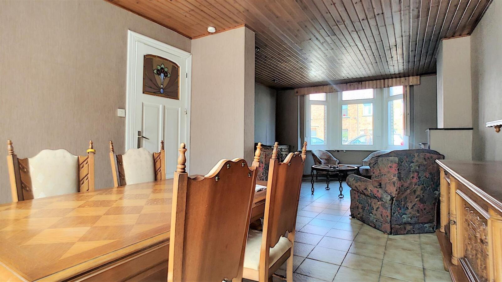 Te renoveren woning met dubbele garage en oprit- Zeebrugge 