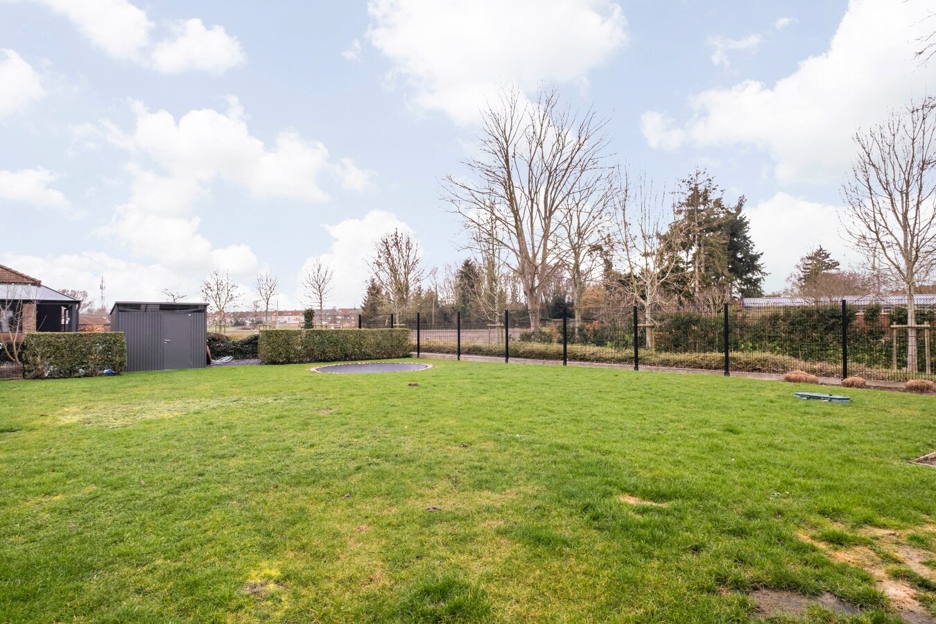 Uniek &amp; Instapklaar handelspand met woonst in Heule te koop ! 