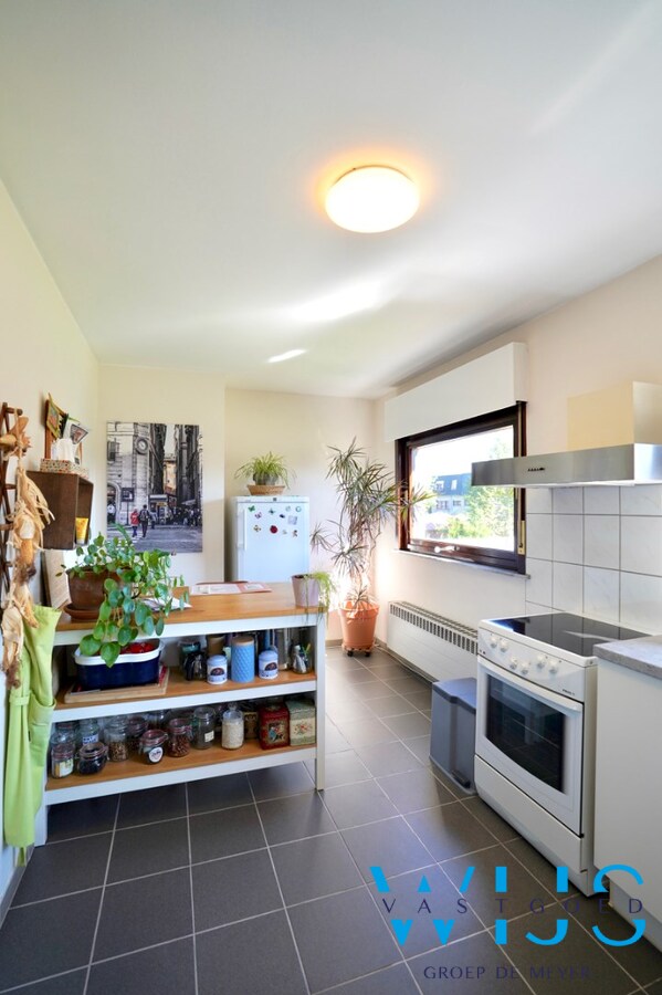 Bel-étage met inpandige garage &amp; zonnige tuin te Ertvelde! 