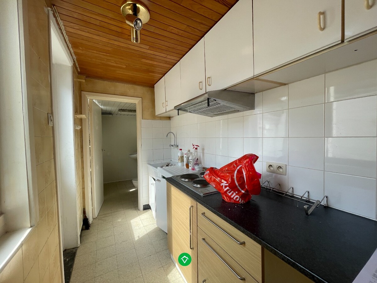 Woning met 2 slaapkamers en koer in centrum Roeselare 