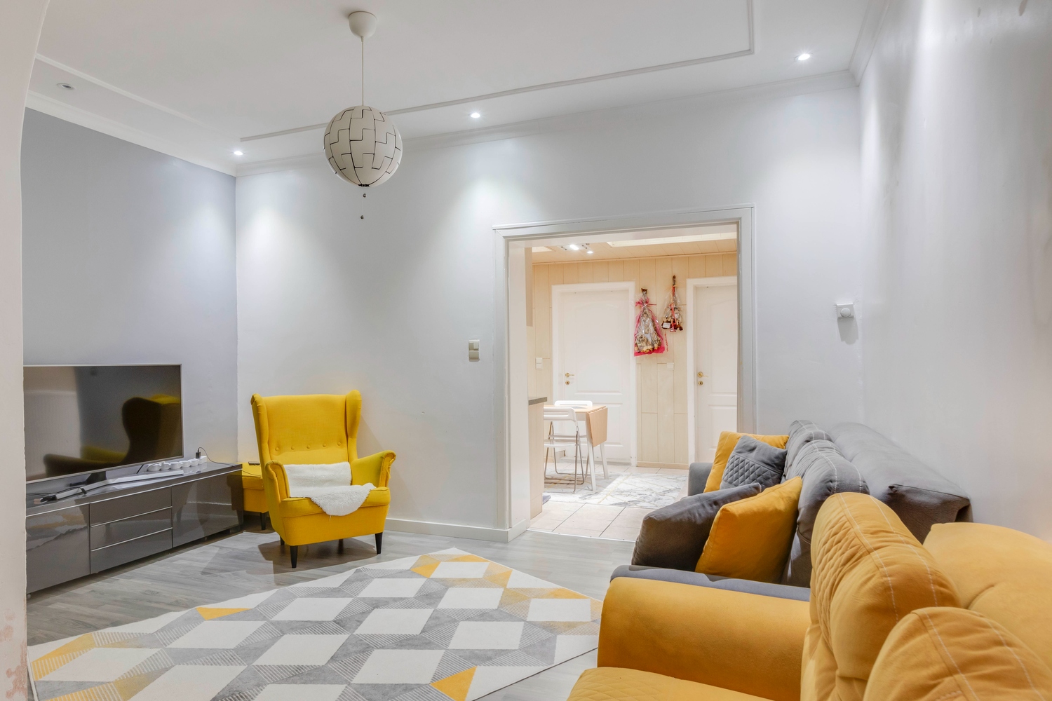 Instapklare rijwoning in zeer rustige straat 