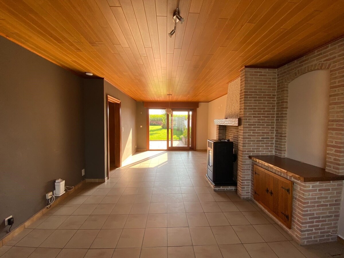 Rustig gelegen woning met garage en zonnige tuin te Poperinge 