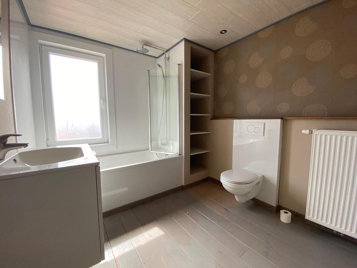 Gerenoveerde woning met garage en tuin te Koekelare 