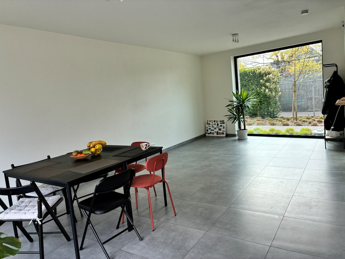 Nieuwbouwwoning nabij de Sterre - met terras en tuin ! 