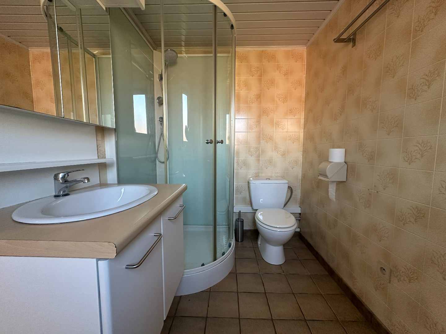 Instapklare woning met 2 slpk, garage en tuin, Aartrijke. 