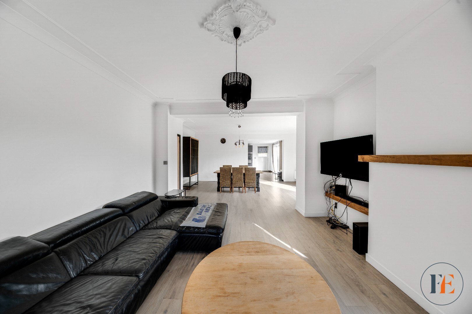 Ruime halfopen gezinswoning met 3 slaapkamers, en mogelijke co-housing 