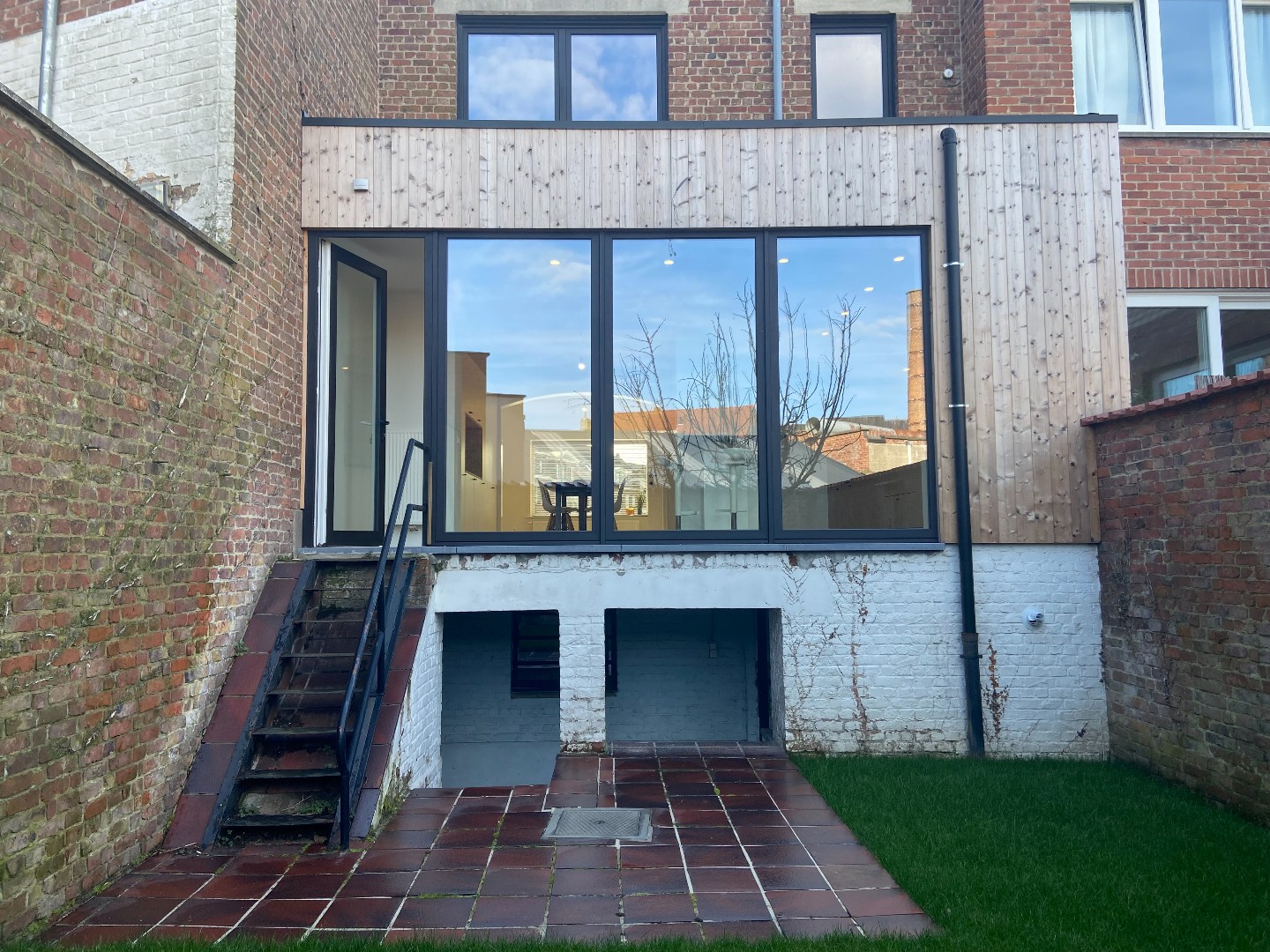 Stijlvol gerenoveerde stadswoning op topligging te Kortrijk! 