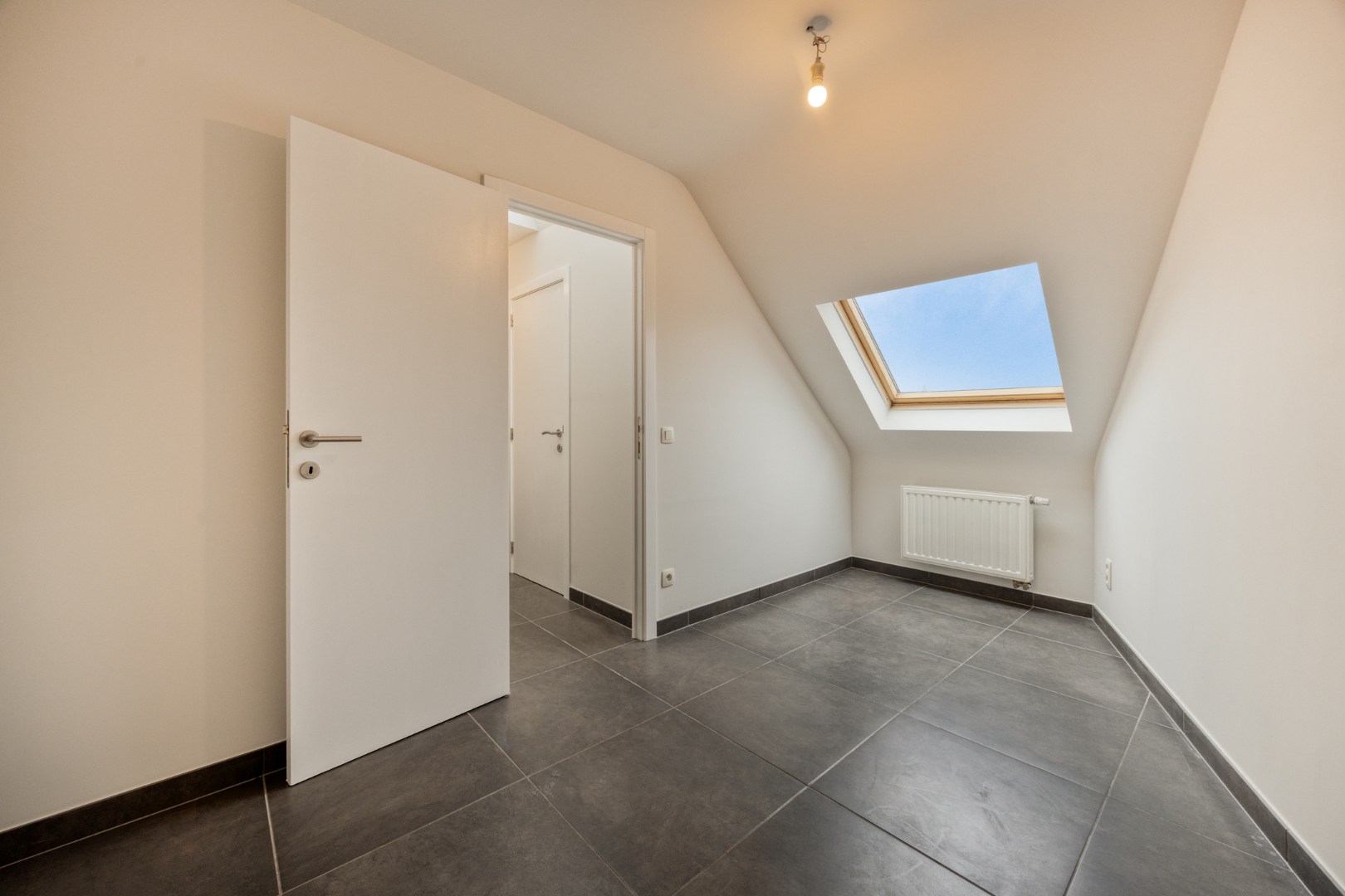 Instapklaar duplex app. met 2 slpk te centrum Halle 