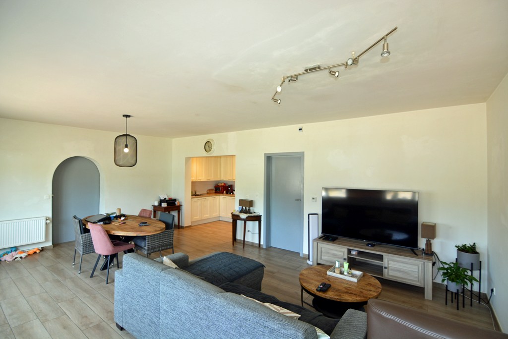 Gelijkvloers appartement met 3 slpks, veranda, tuin en garage 