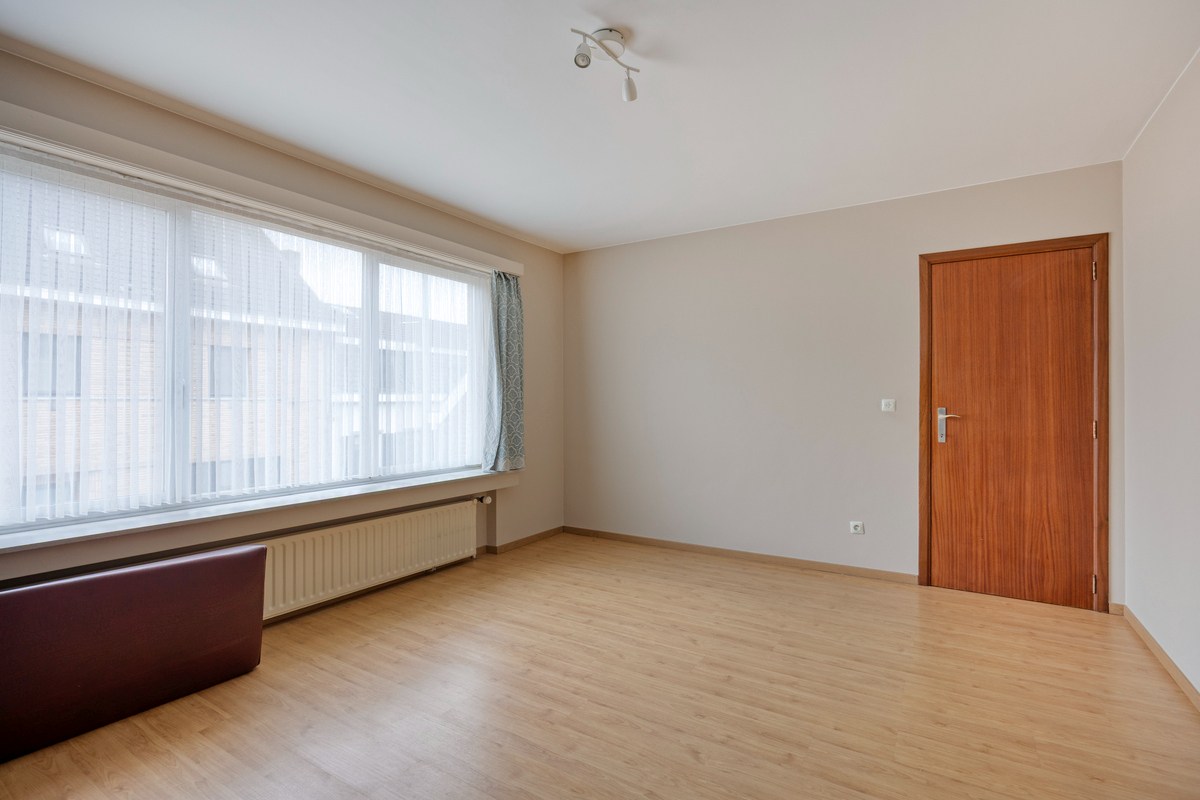 Halfopen bebouwing met 3 ruime slaapkamers. 