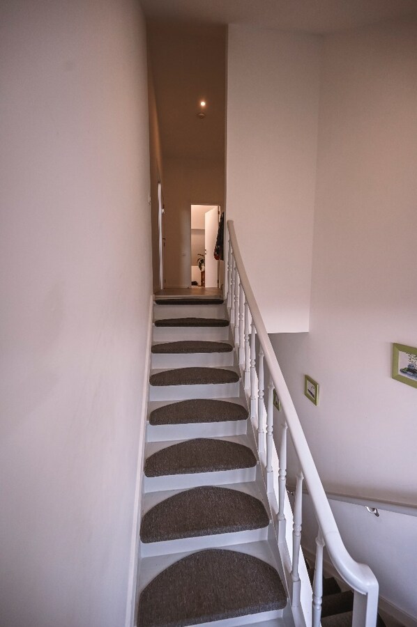 RUIM LICHTRIJK DUPLEX APPARTEMENT MET TERRAS NABIJ CENTRUM 