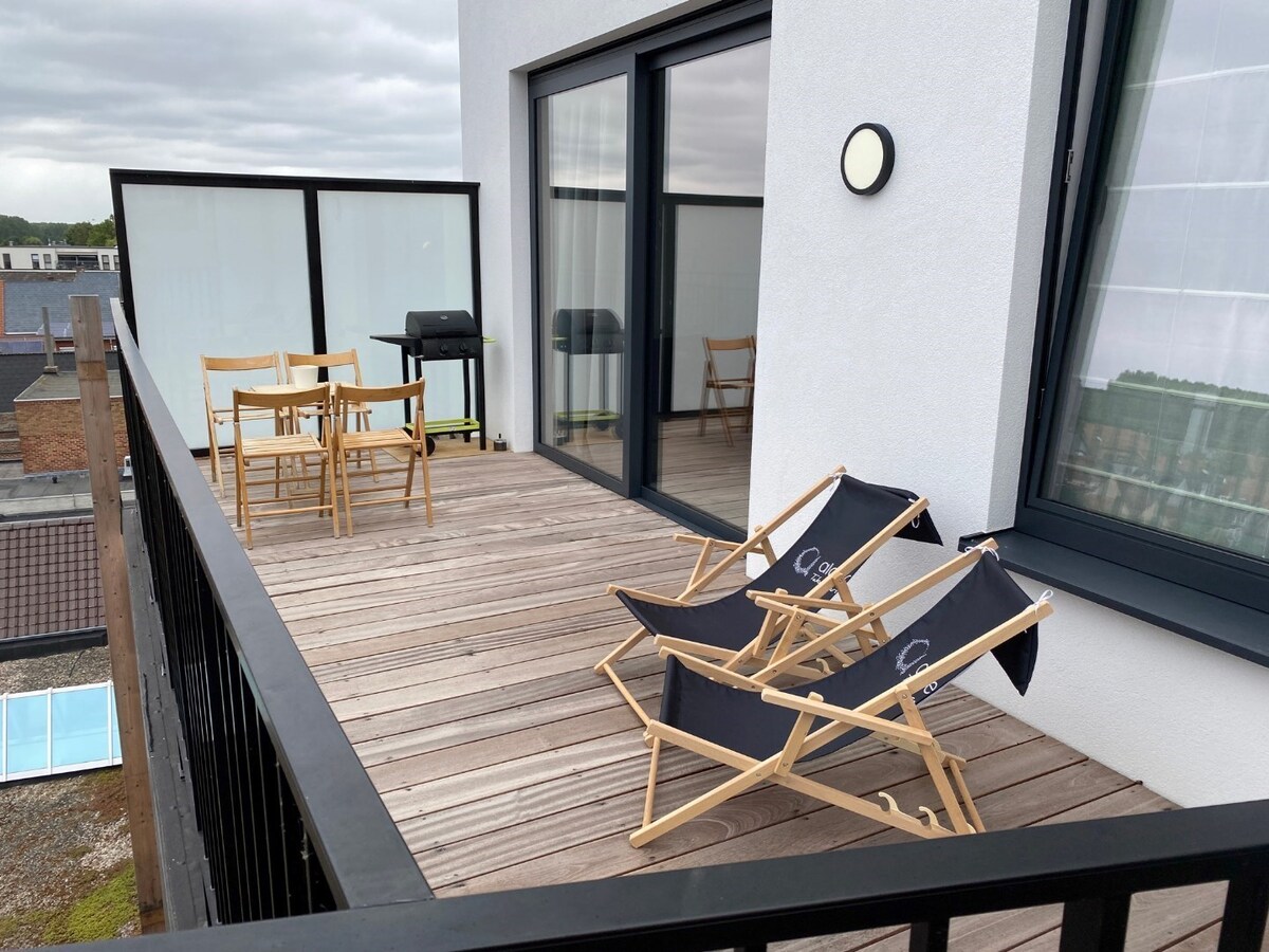 Uniek appartement (2 SUPER terrassen) op de Gaverse Markt !   LOFT-gevoel (hoogte : 3 m). 