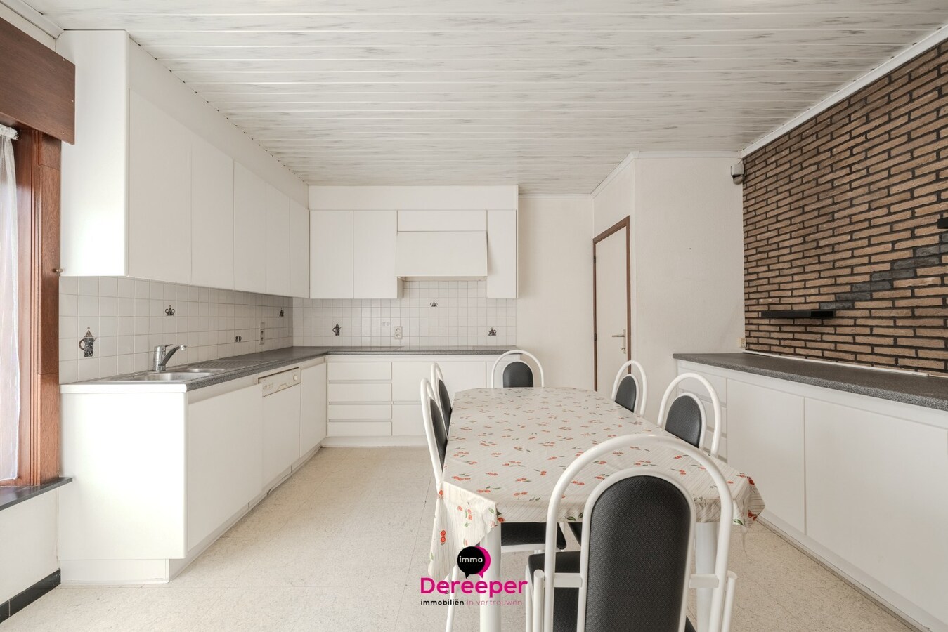 Commercieel pand met showroom, atelier, opslagplaatsen en woonst op toplocatie 