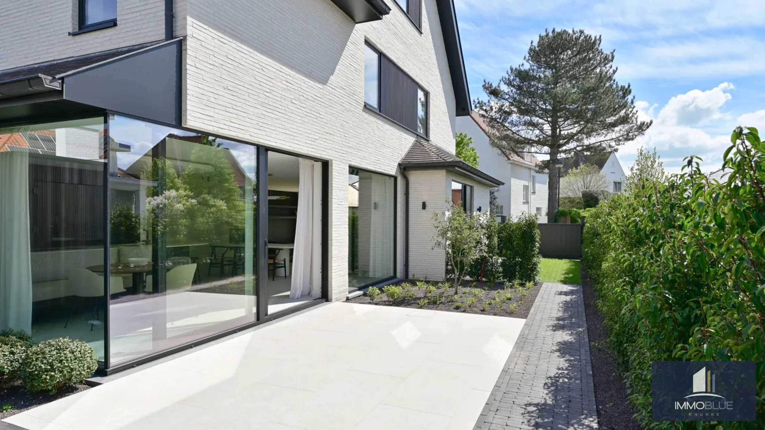 Nouvelle construction villa jumelée proche du centre de Knokke et à distance de marche de la plage. 