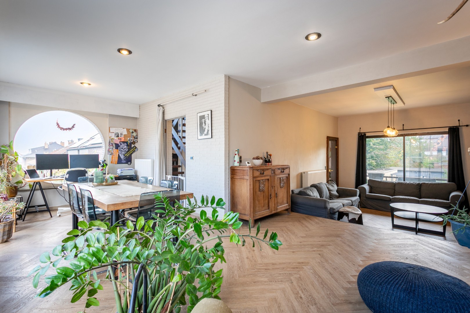 Solide woning met 6 slaapkamers, tuin en garage 