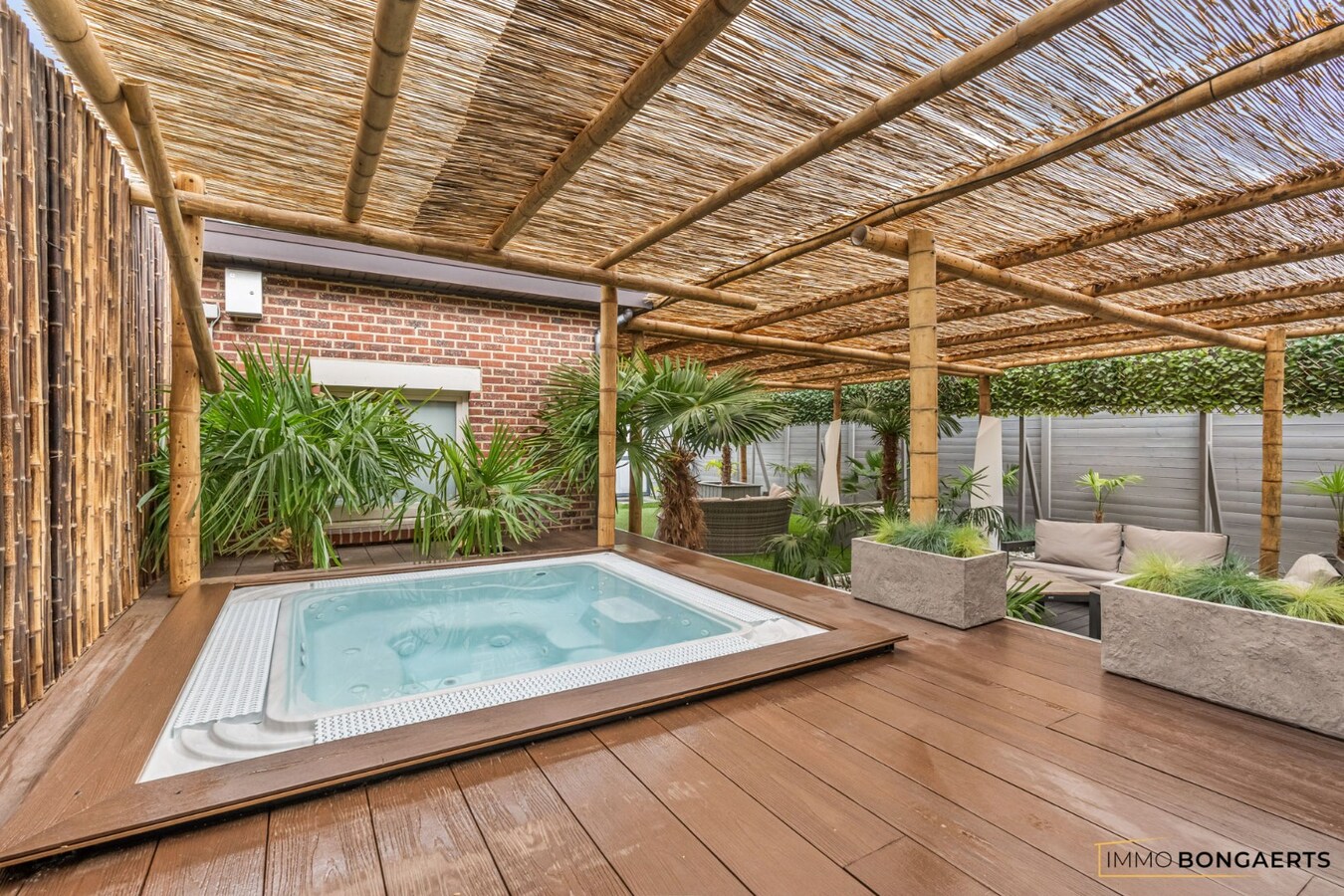 Exclusieve woning met volledig uitgeruste wellnesspraktijk nabij Hasselt 
