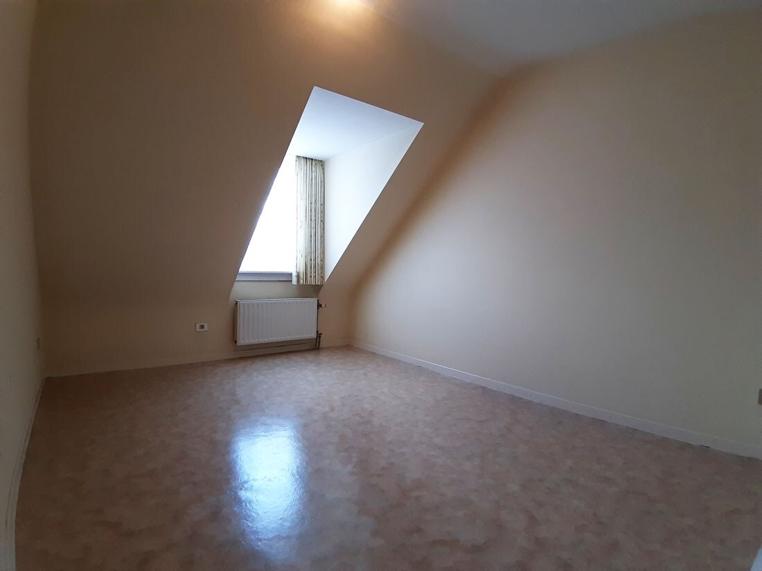 Ruim appartement op de 2de verdieping te Achel 