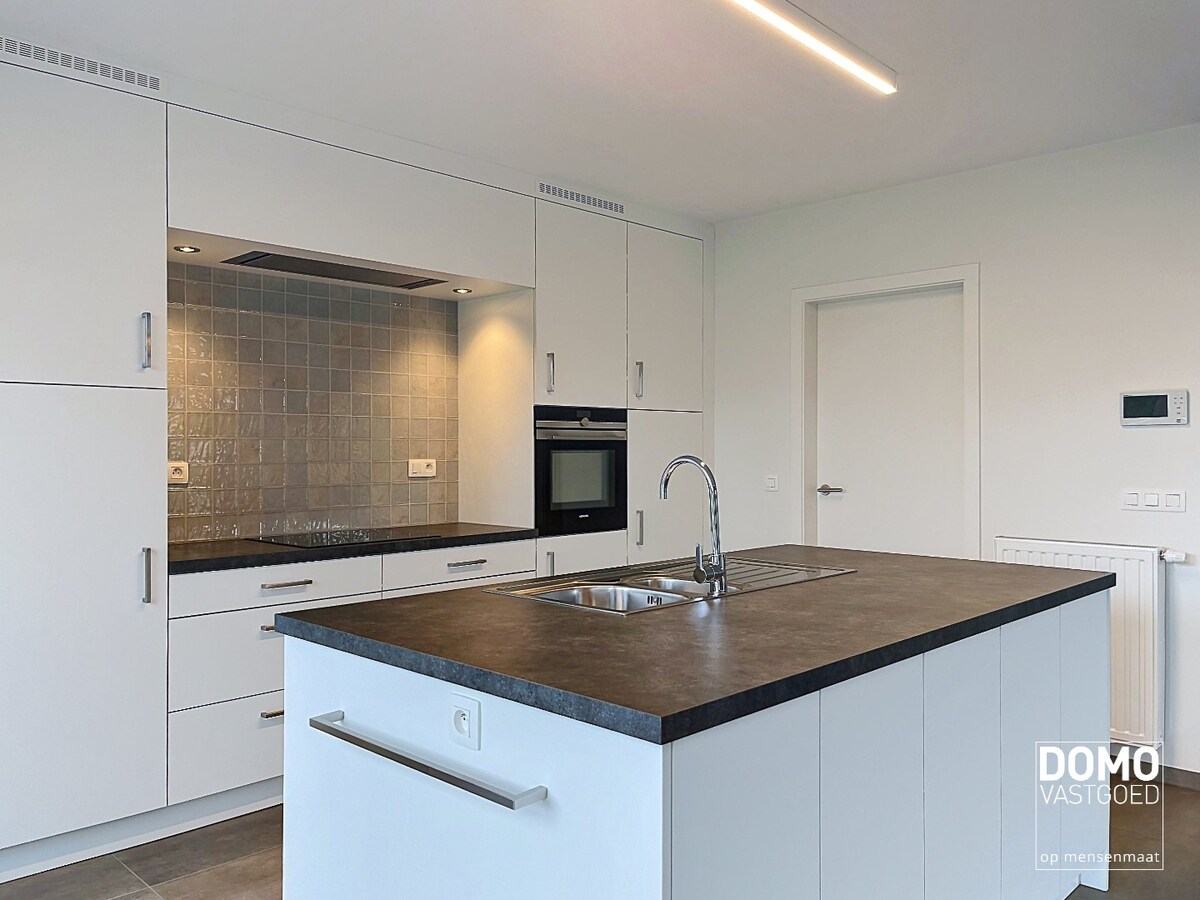 PRACHTIGE WONING MET 3 SLAAPKAMERS EN TUIN 