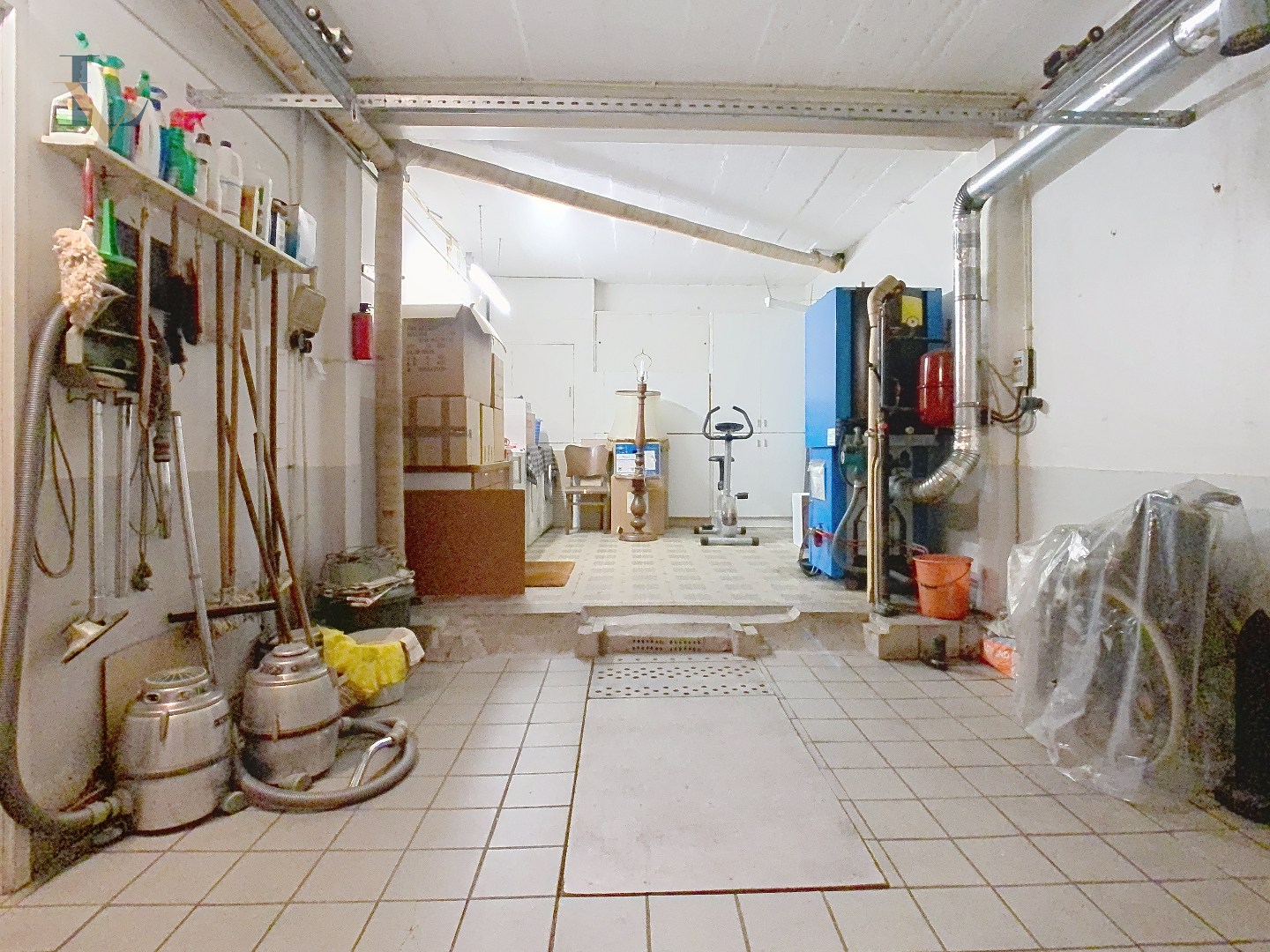 Te renoveren woning met groot potentieel in hartje Merksem! 