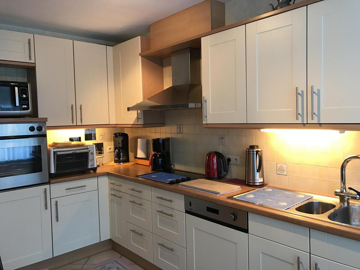 PRACHTIGE BEL-ETAGE WONING TE BREDENE DORP 