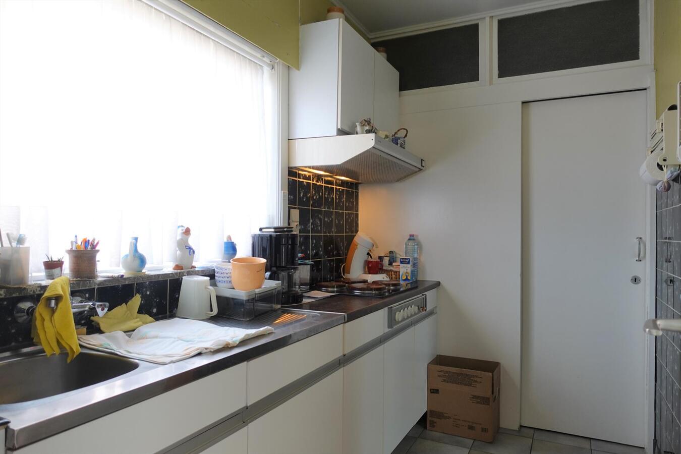 Goed gelegen half-open woning met grote tuin 