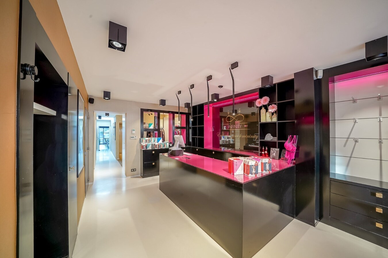 Te koop winkelruimte - Oudenburg