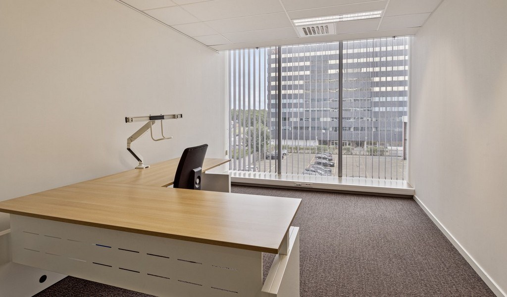 Vernieuwde kantoren te huur in Ahlers Building te Antwerpen