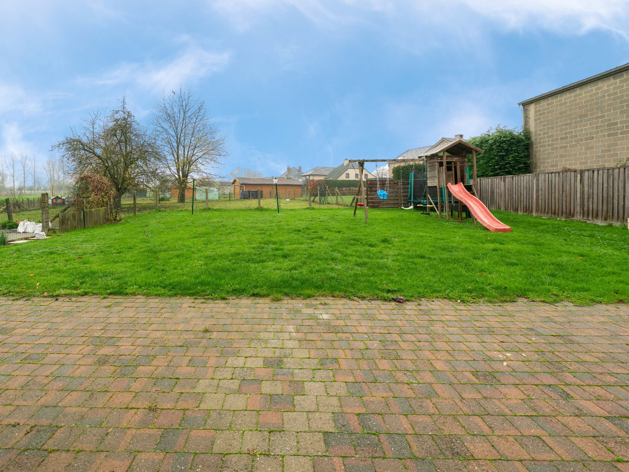 Eengezinswoning met 3 kamers, garage en tuin 