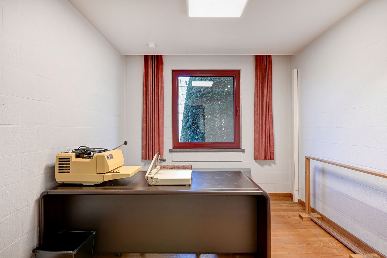 Uitzonderlijk kantoorgebouw met woonst 